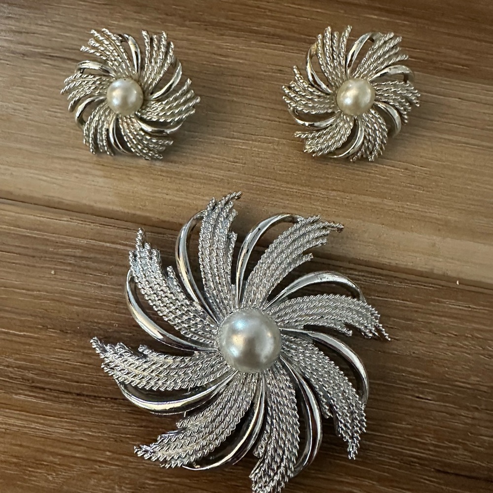 Vintage Sarah Coventry Brooch + Matching Clip On Earrings